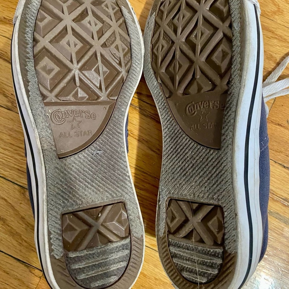 Women’s converse shoes NWOT - Picture 6 of 6